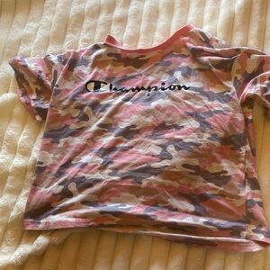 Girls 10-12 pink camo cropped champion Tshirt